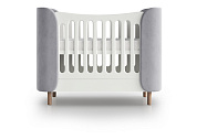 Кроватка KIDI Soft mini cпальное место 60*120 см антивандальная ткань (серый)  по выгодным ценам с доставкой по Москве и Регионам от производителя. Более 50 видов детских кроваток, диванов, стульчиков, столов, комплектов. Доставка 24/7. Фирменная гарантия на детскую мебель.